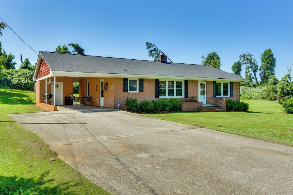 8 Mi to Clemson: Peaceful Family Home w/ Yard