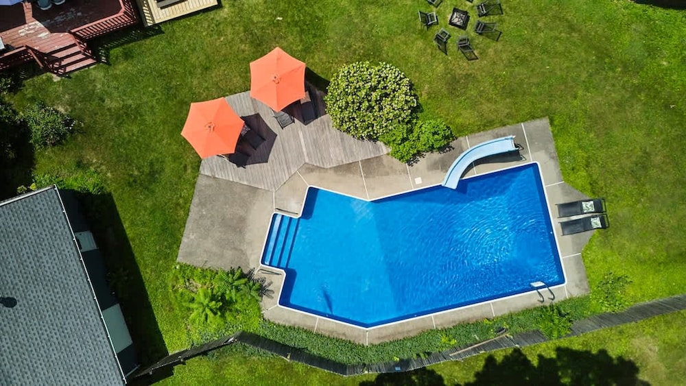HV Spacious Retreat Sleeps 13 w Hot Tub
