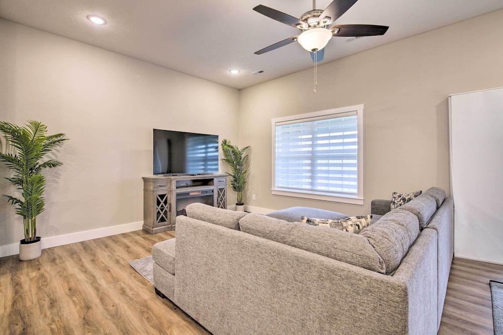 Charming Ozark Abode w/ Yard & Pool Access