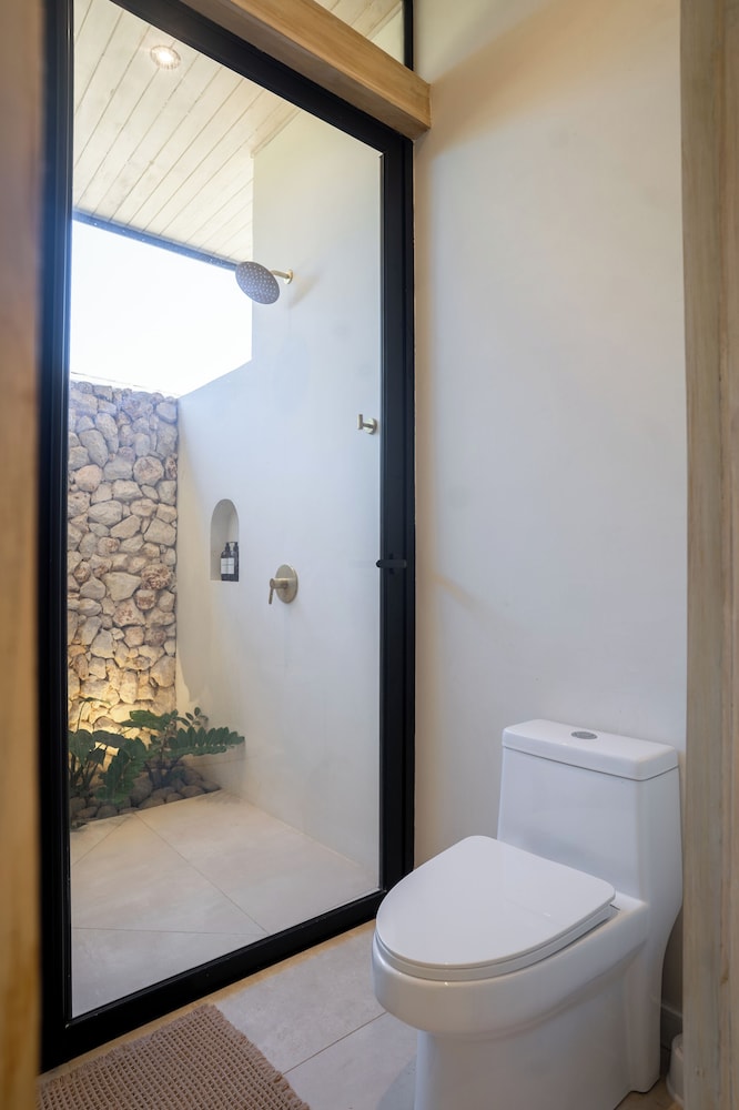 Casita Niaku by Wynwood House