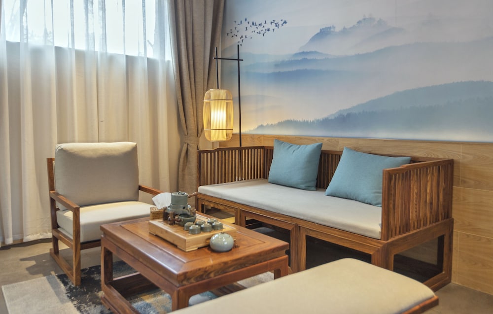 Lijiang Qilu Garden Hotel