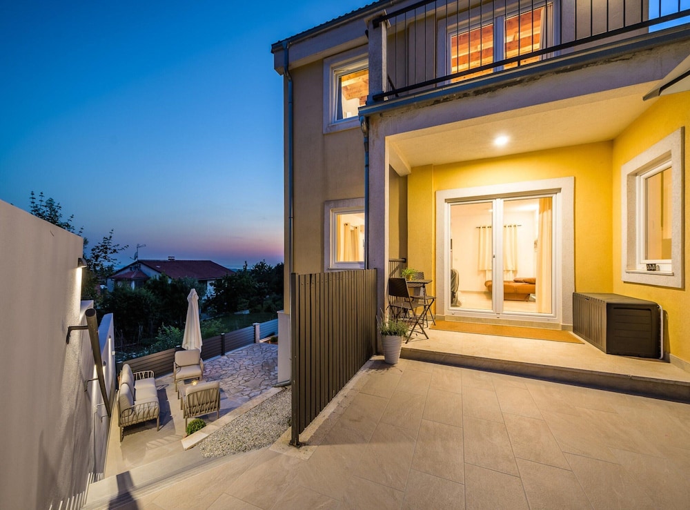 Pretty Villa With View