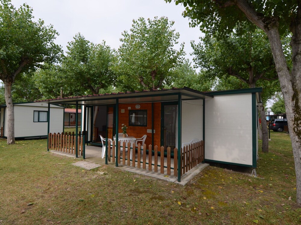 Comfy Chalet with Terrace near Sea view 2