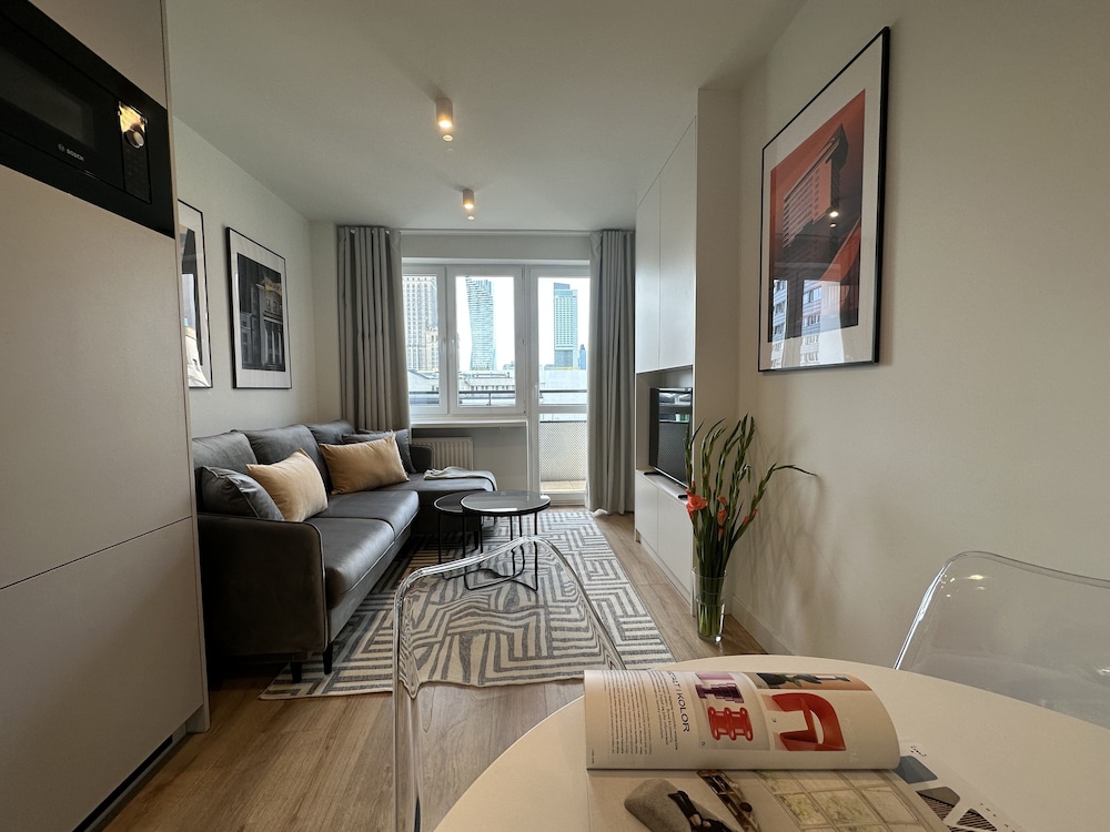 Heart of Warsaw Near Metro by Renters view 4