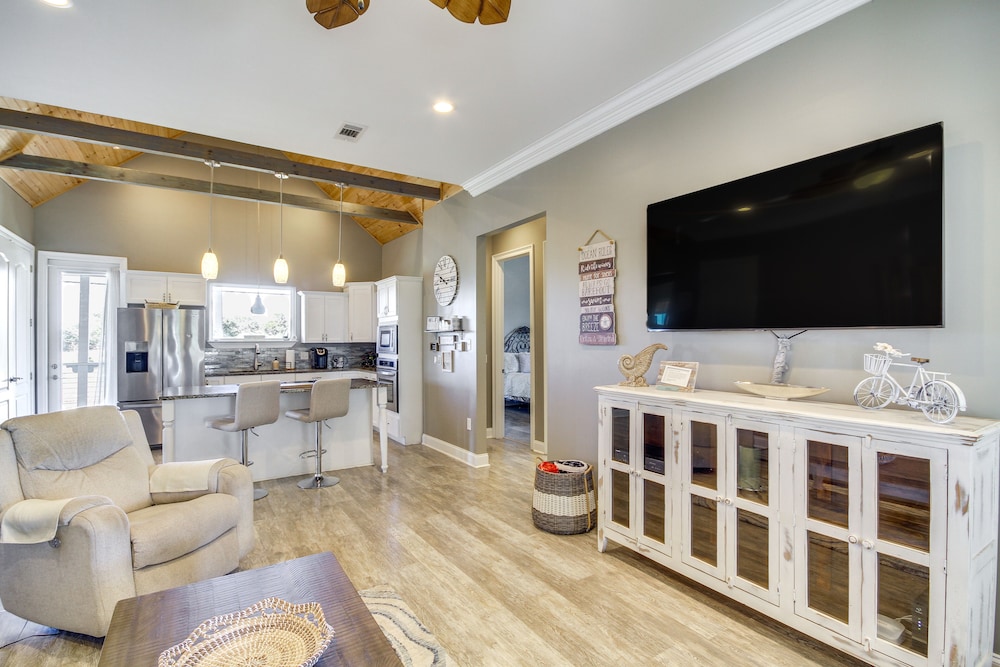 Walk to Beach: Stunning Gulfport Getaway