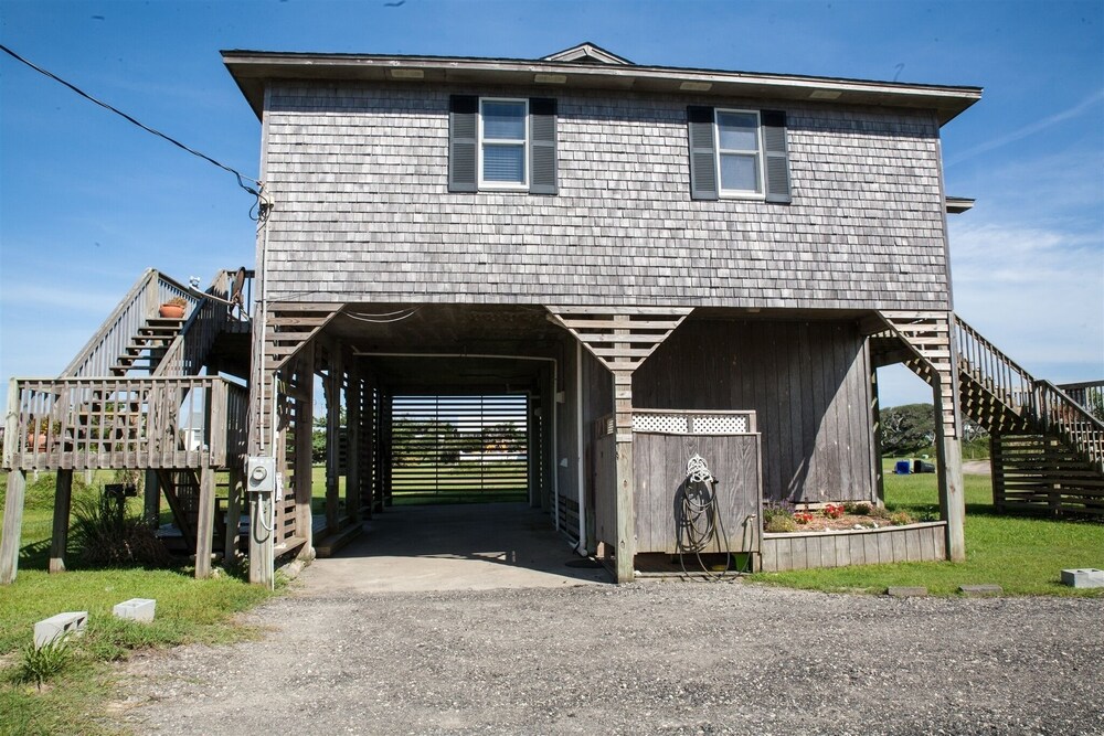 Austin's Pointe 4 Bedroom Cottage by RedAwning