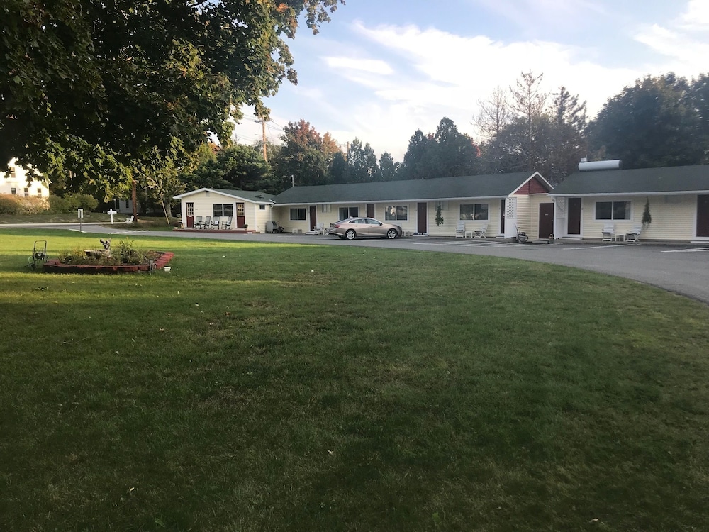 Gallagher's Travels Bar Harbor Motel & Cabins