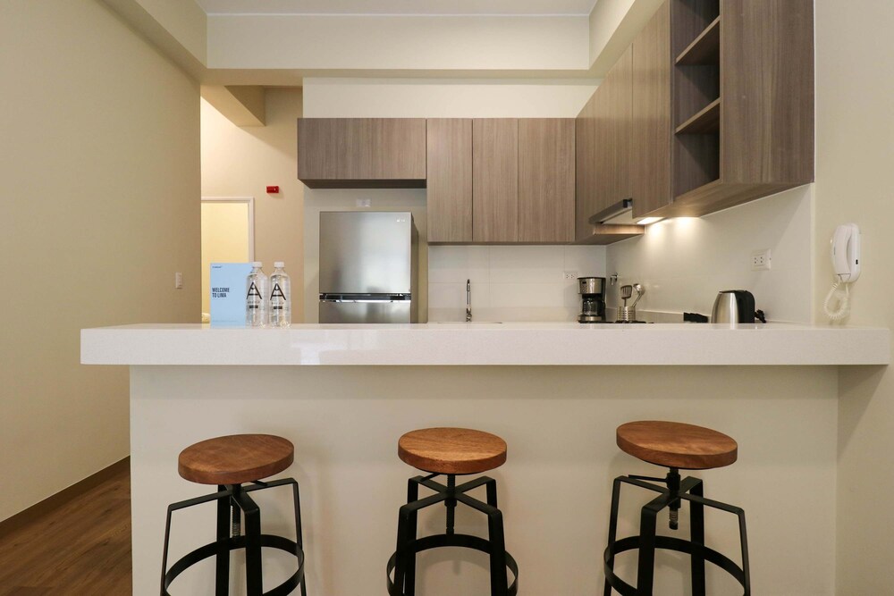 w Beautiful 2BR w Terrace Near Kennedy Park