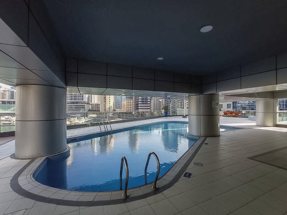 Refined 1BR Retreat in The Point Tower - Marina