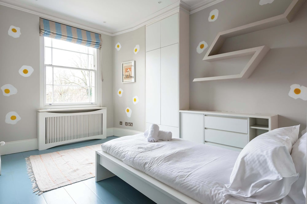 Fantastic 4 Bed House in Iconic Camden