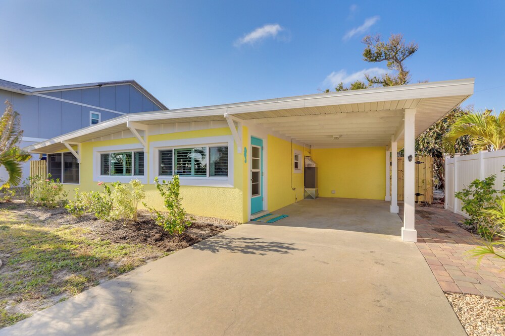 Walk to Beach: Pet-friendly Oasis on Manasota Key!