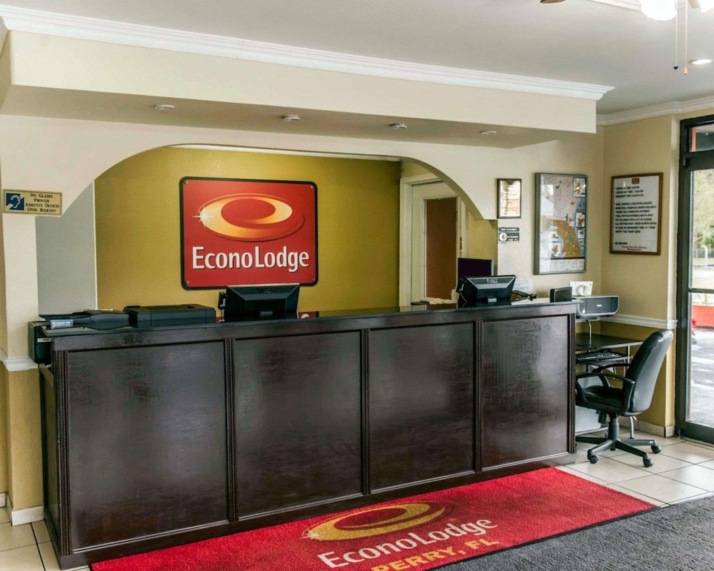 Econo Lodge Perry view 2
