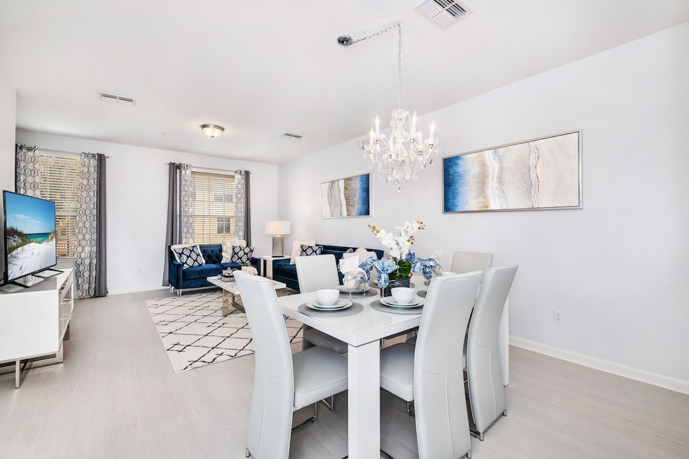 Vista Cay Modern