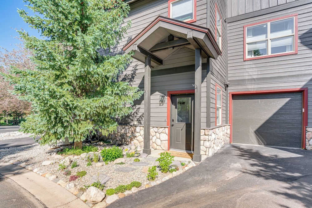 8 Mi to Copper Mtn: Frisco Home w/ Shuttle Access