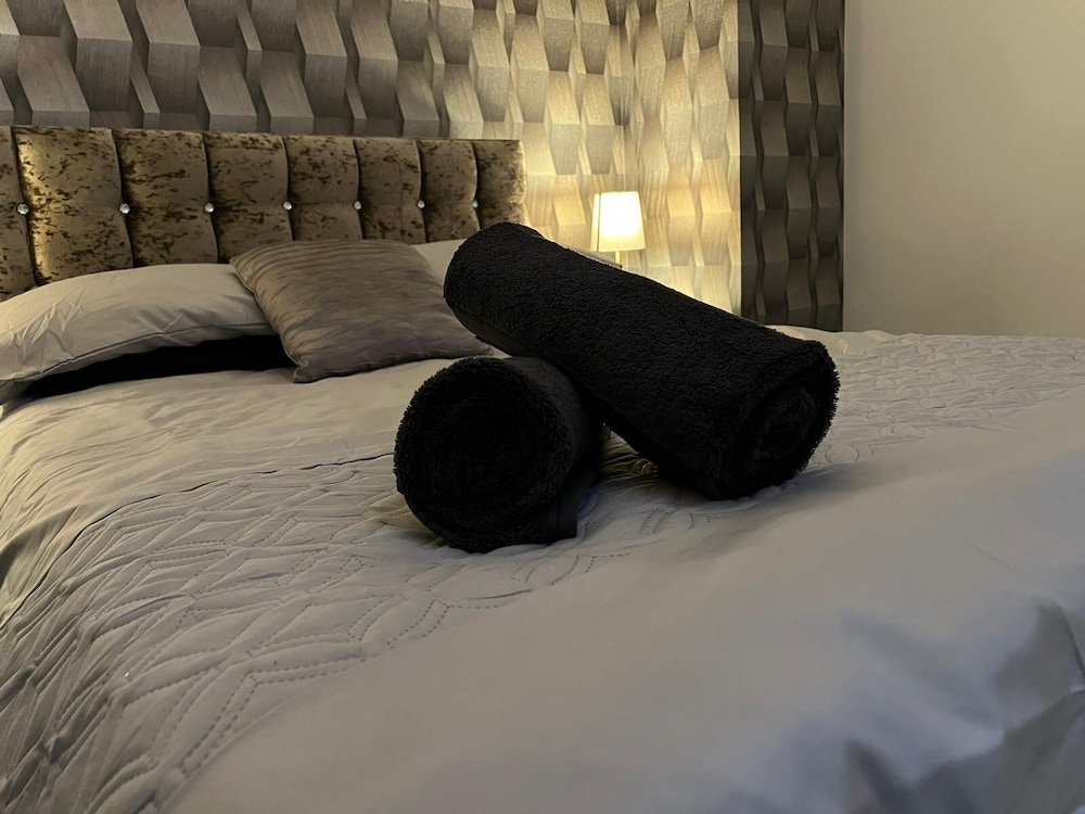 Immaculate 1-bed Apartment in Birmingham view 2