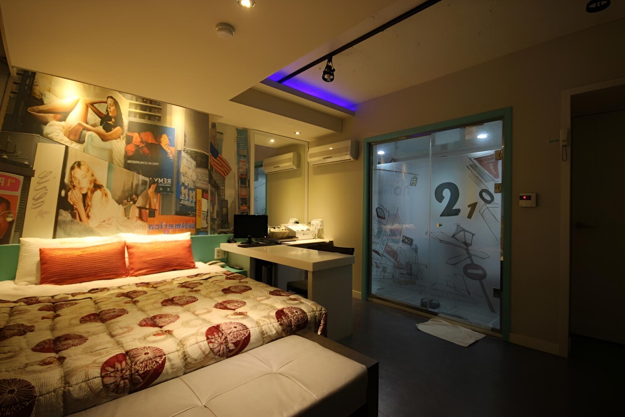 Photo 10