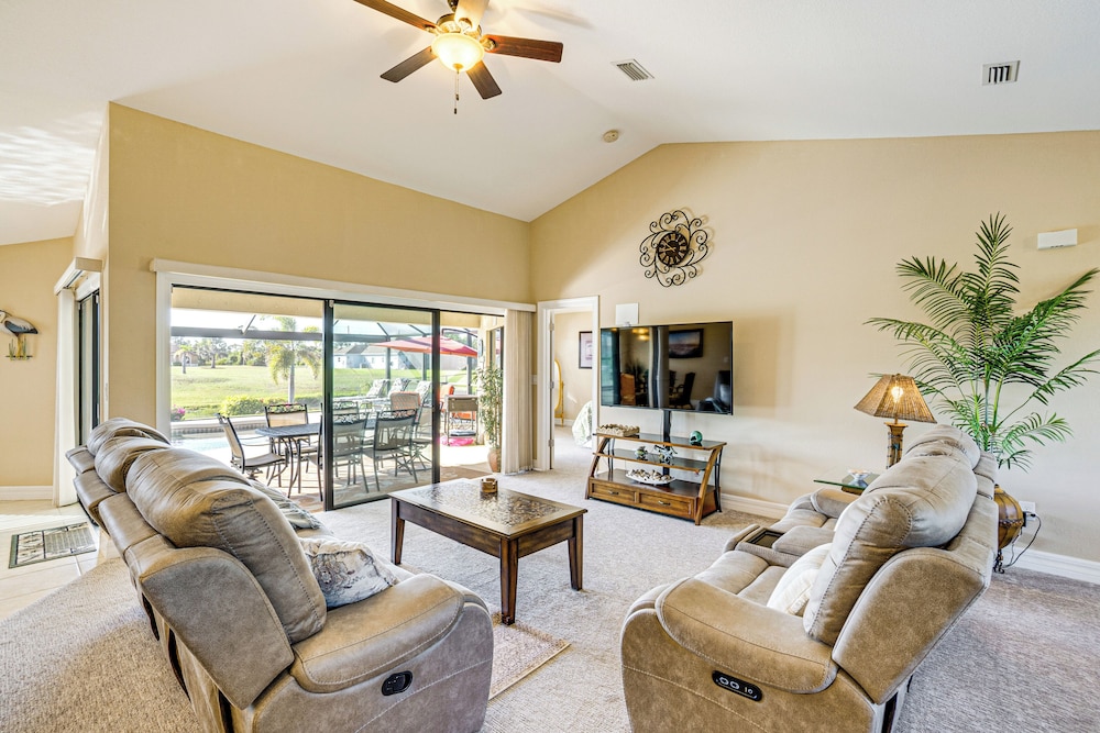 Near Golf & Beaches: Luxe Home in Rotonda West!