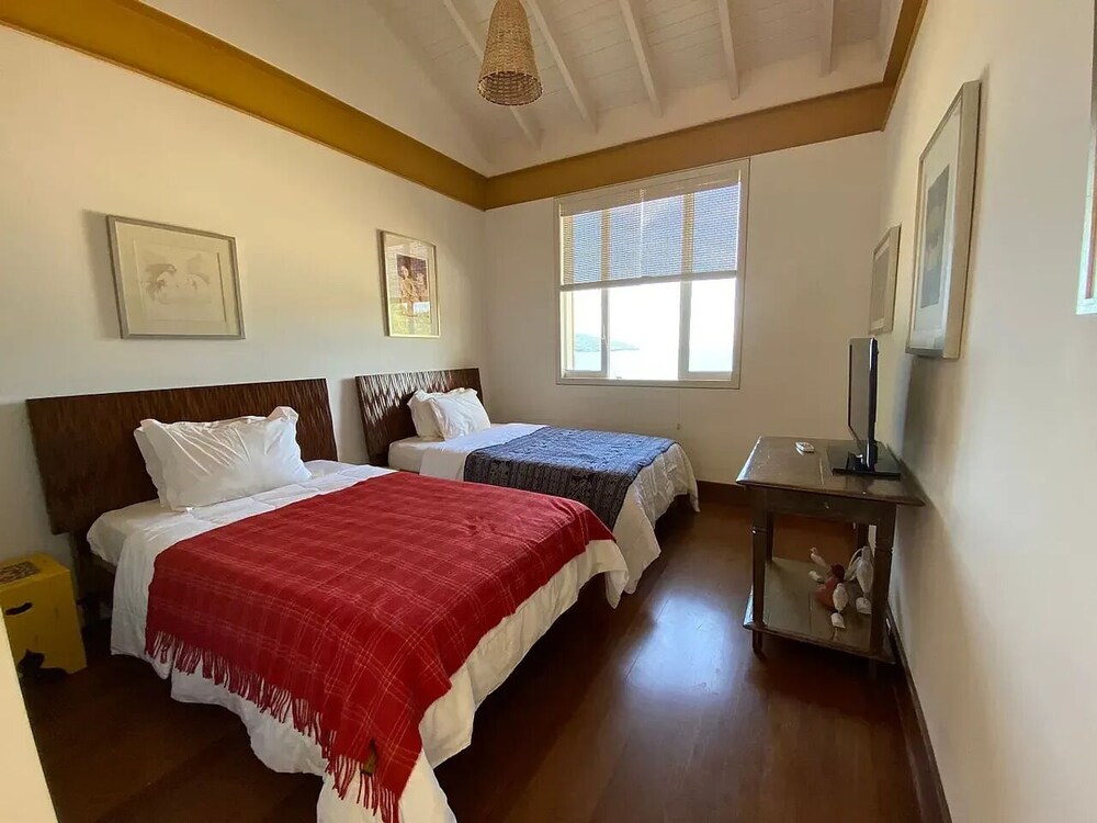 Red Beach Mansion