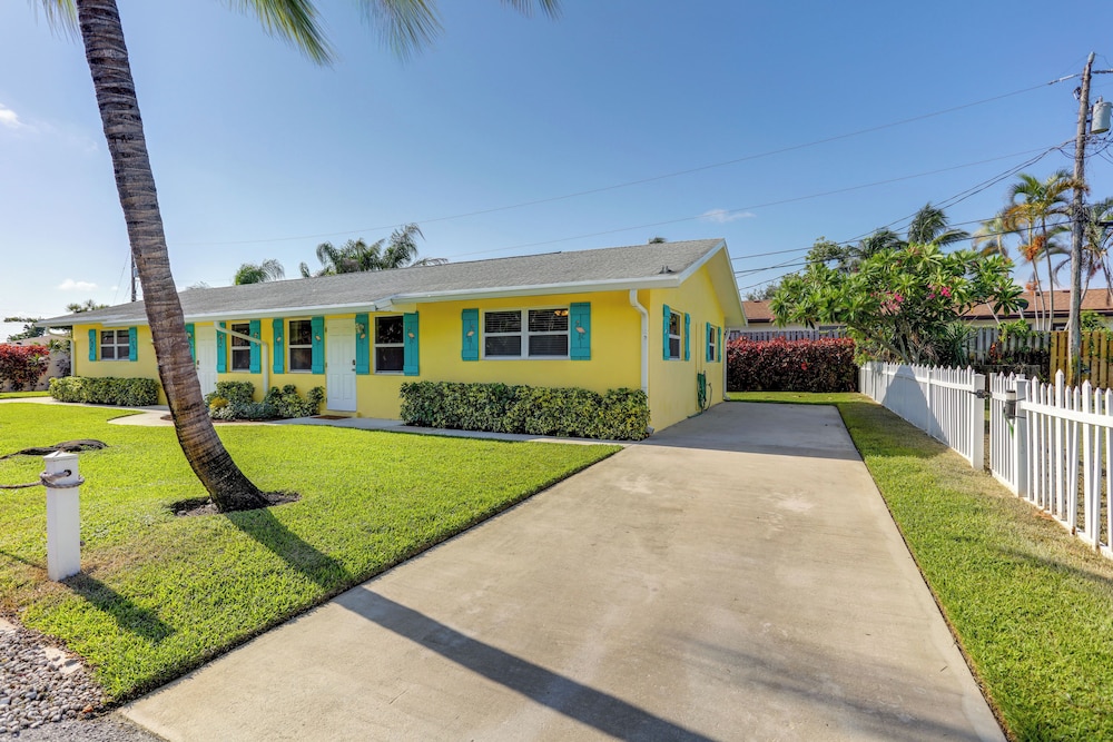 2 Mi to Swim & Shop: Updated North Palm Beach Home