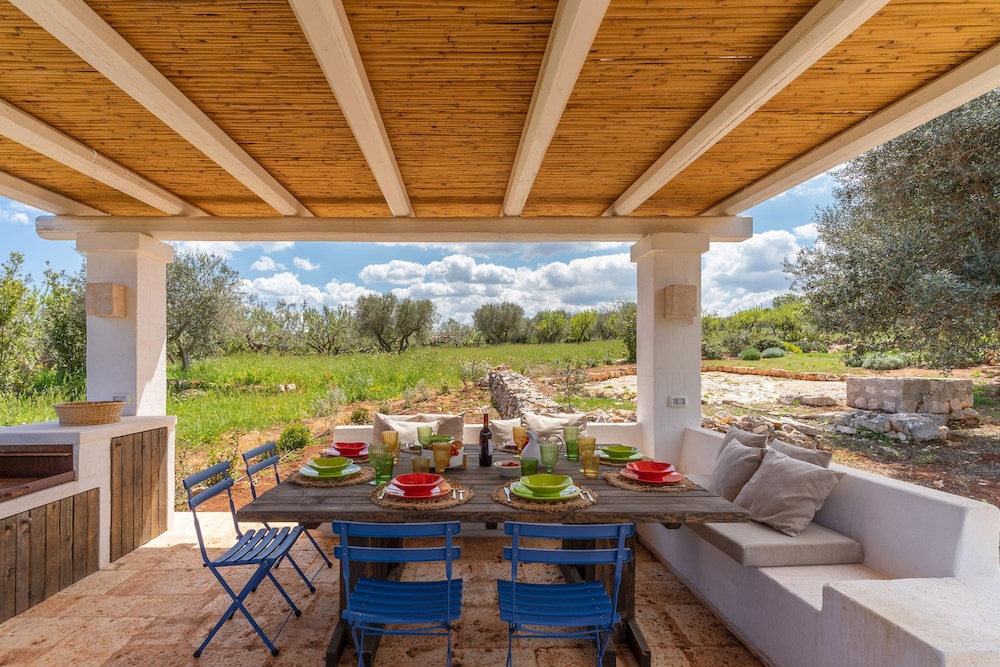 Trulli Pietra Rossa With Pool by Wonderful Italy