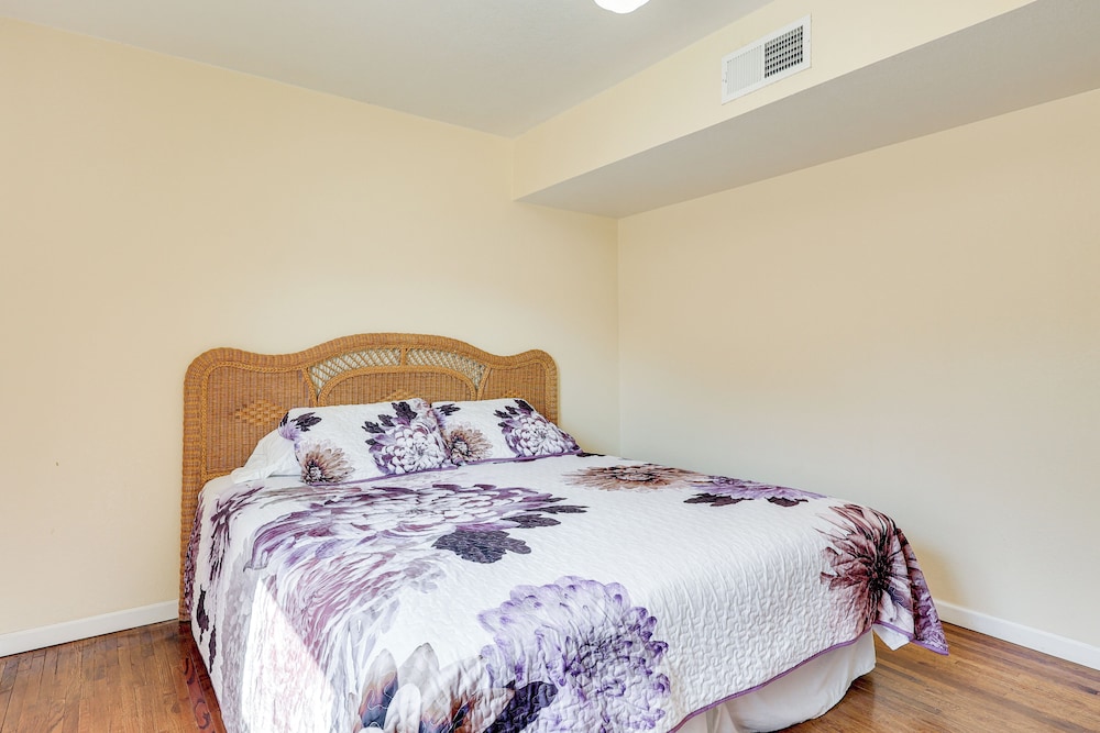 Las Cruces Home w/ Fenced Yard: Recently Remodeled
