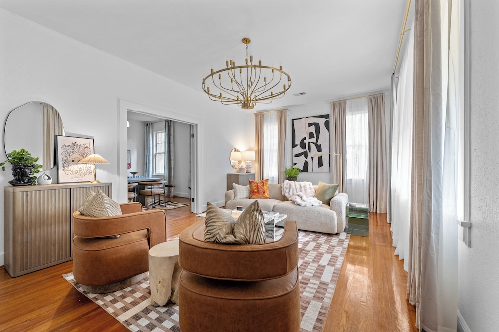 Stylish 3BR Retreat w Porch and garden