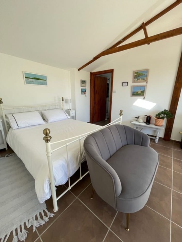 1-bed Sunny Studio Apartment in Tregony, Truro view 3
