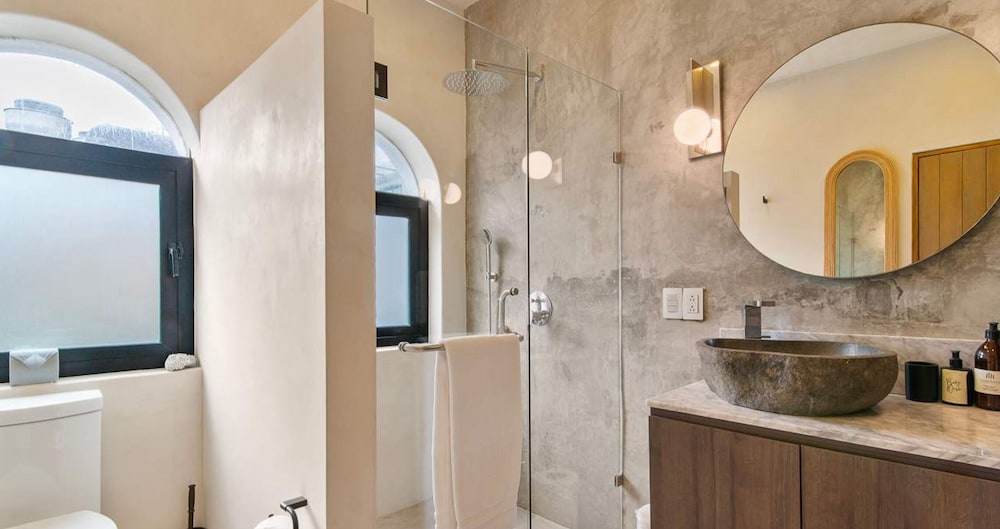 Prime 5th Ave Stay - 4BR With King Beds City Views