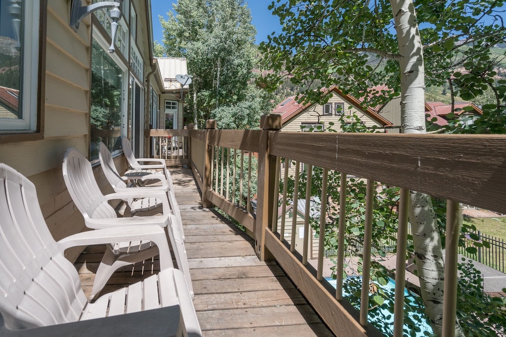 Etta Place Too 113 by Avantstay Close to Town The Slopes In Complex w Communal Pool Hot Tub