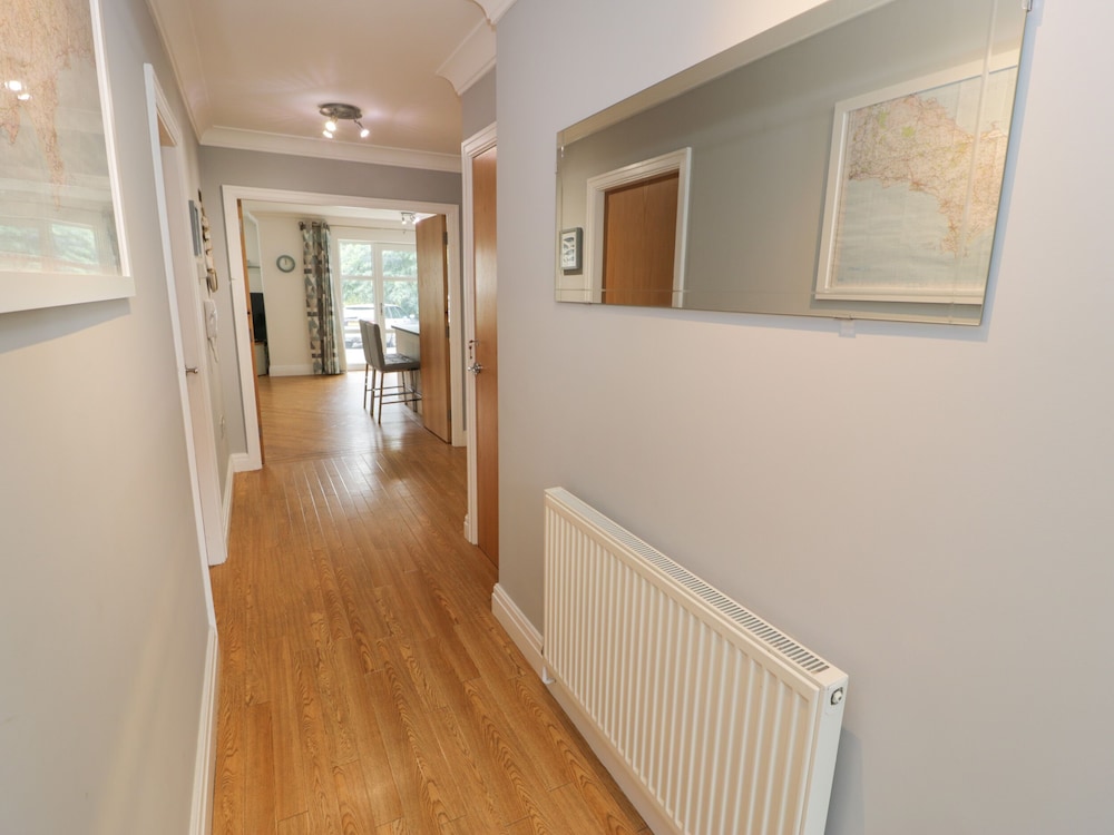 Apartment 6