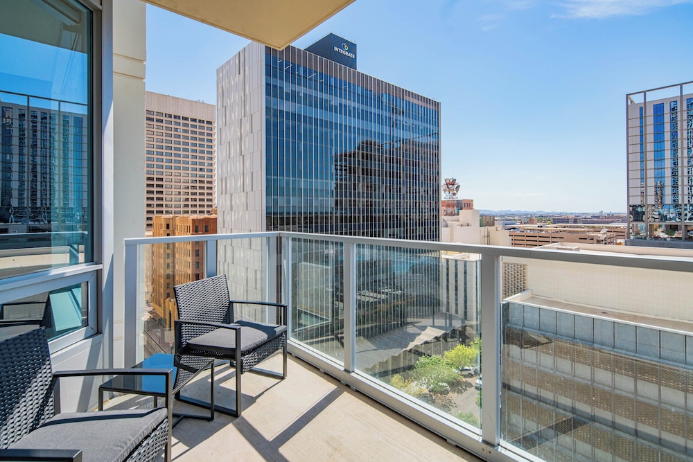 ROVE LIVING/KL - 44 Monroe