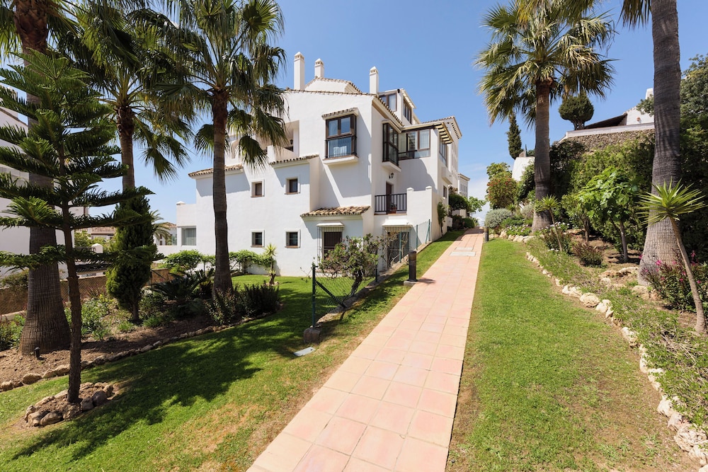 Incredible Apartment With sea Views and Balcony