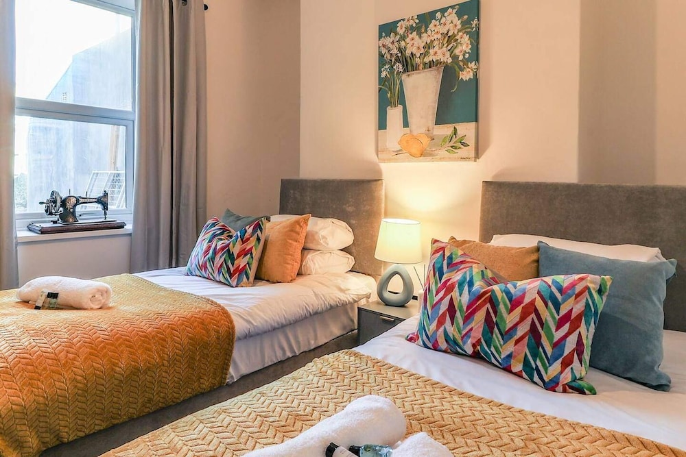 Cardiff Gem on Topaz Street - 4 Bedroom House
