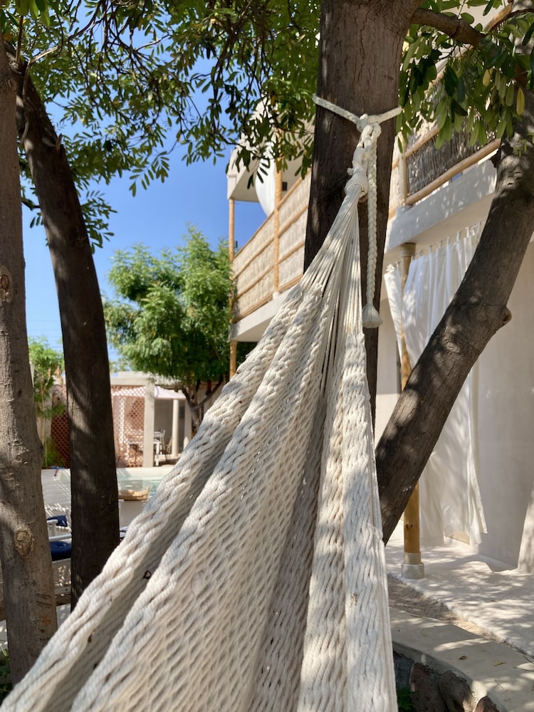 Hotel The Mantarraya Outpost Bed & Breakfast - Image 1