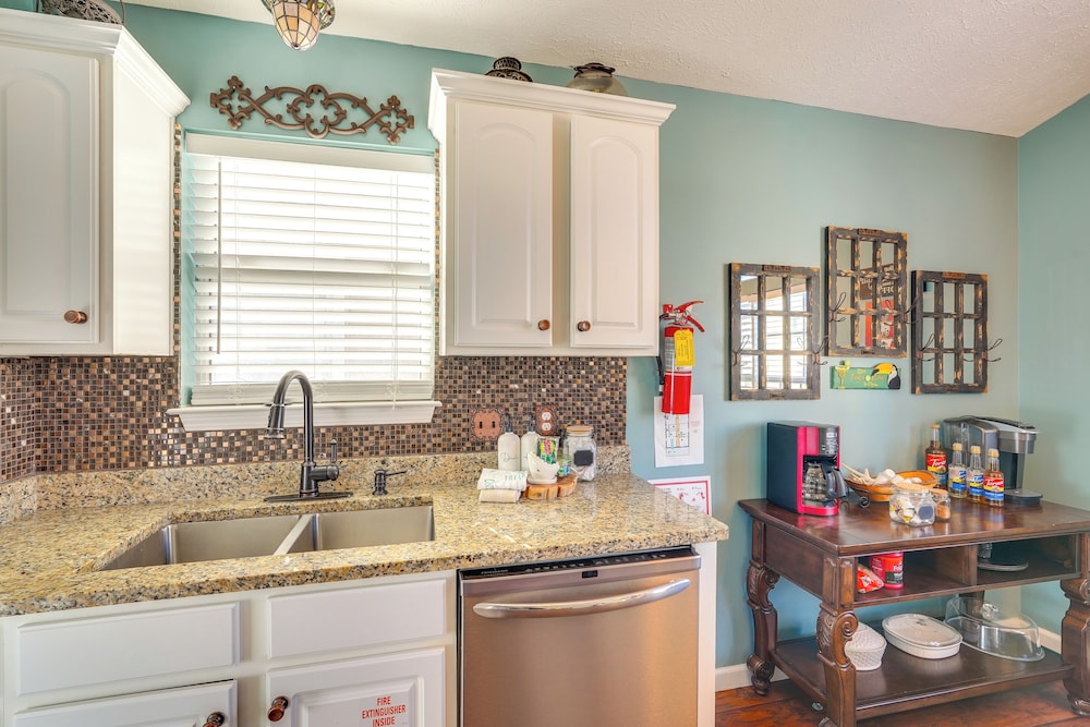 1 Mi to Gulf: Home w/ Patio & Pool Access in Pcb!