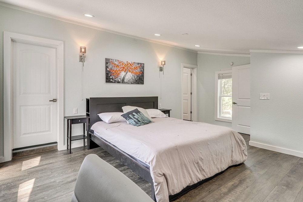 2 Mi to Lake Bastrop! Modern Lost Pines Retreat