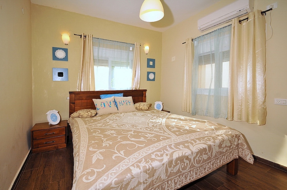 Mul Kineret Suites