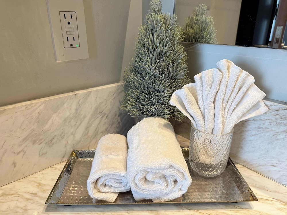 Luxury 2BR Bolongo Ocean View Private Beach