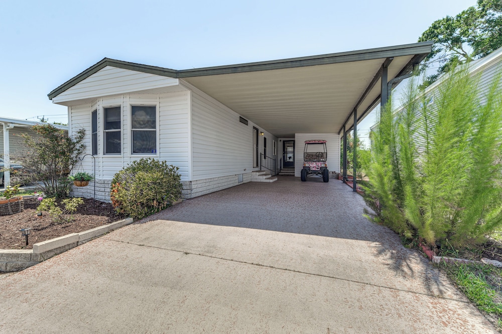 2 Mi to Ellenton Outlets: Home w/ Community Perks!