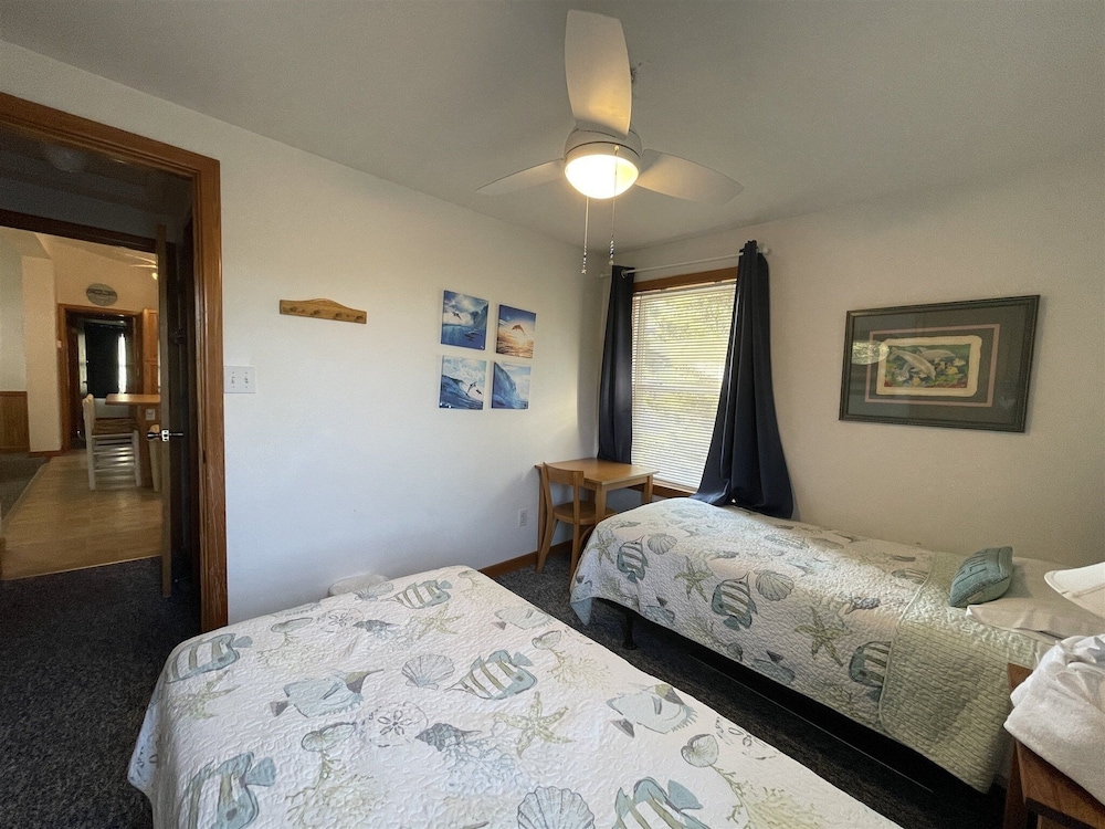 Chasing Sunsets 4 Bedroom Cottage