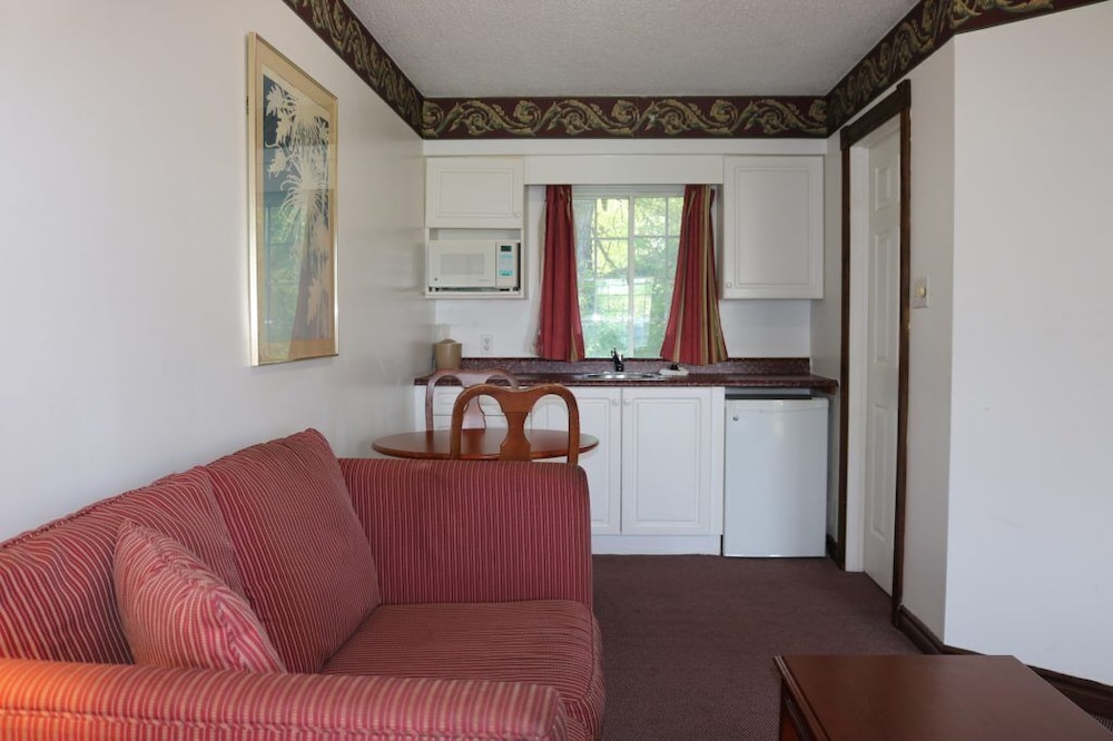Fenelon Inn