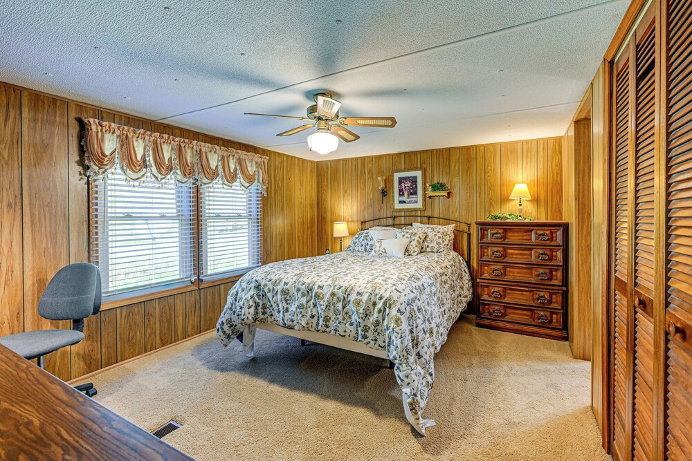 Creek Access & Spacious Yard: Quiet Sylva Home! view 4
