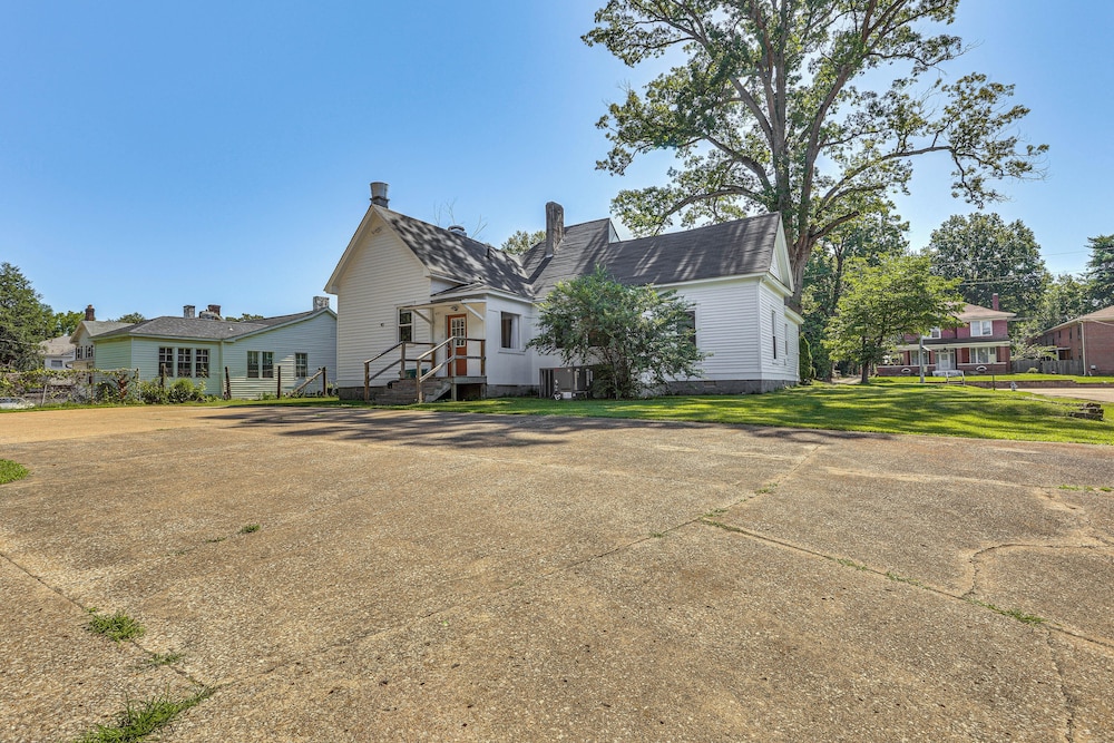 Jackson Family Home ~ 5 Mi to Downtown!