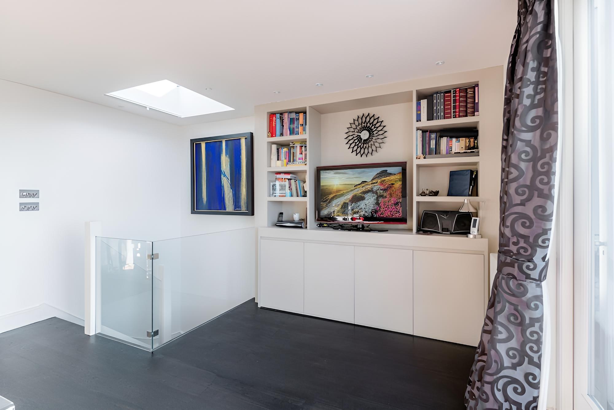 Olympia 2 Bed Duplex by BaseToGo