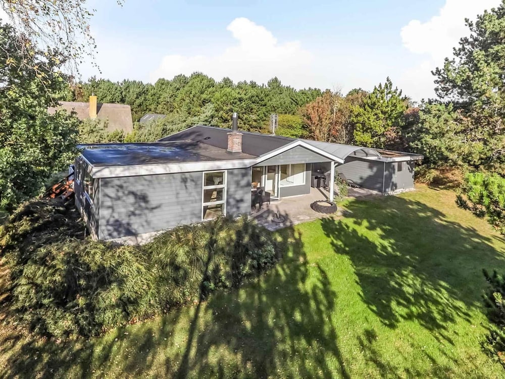 5 Star Holiday Home in Humble