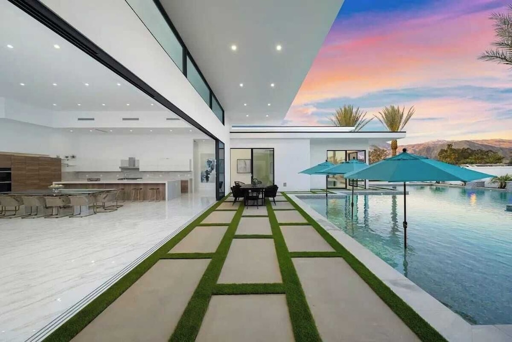 Pool, Hot Tub & Putting Green Minutes From Dining & Golf Bravo Villa #13 by Avantstay