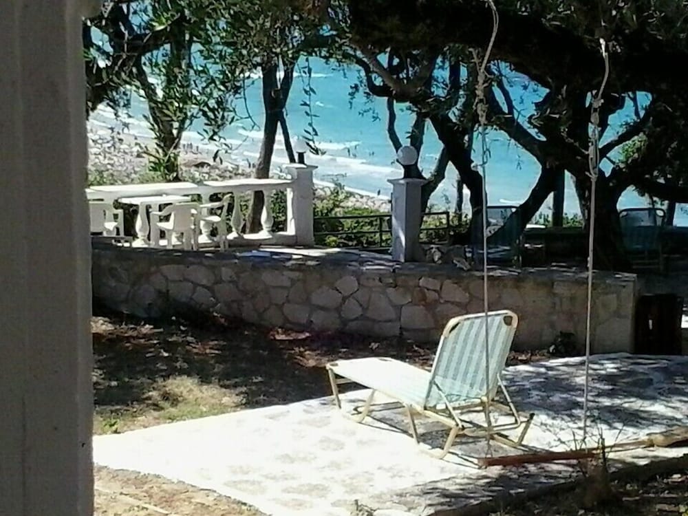Sofos Apartments