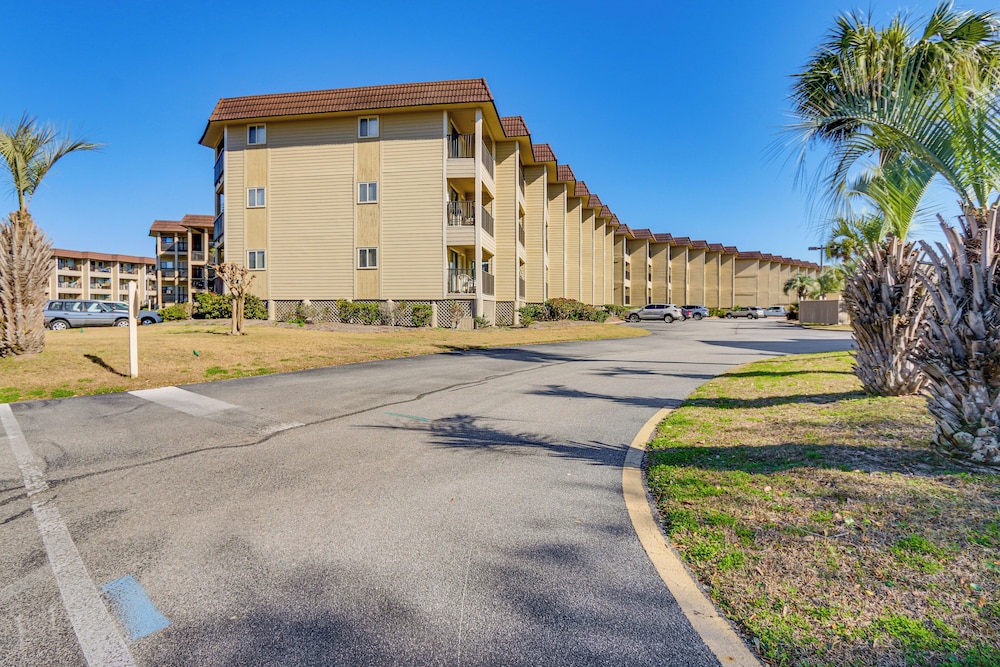Pool & Folly Field Beach Access! HHI Resort Condo