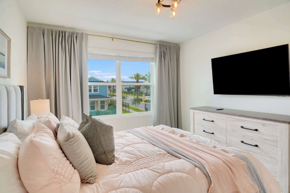 Epic 10br Solara Retreat, Themed Fun & Pool