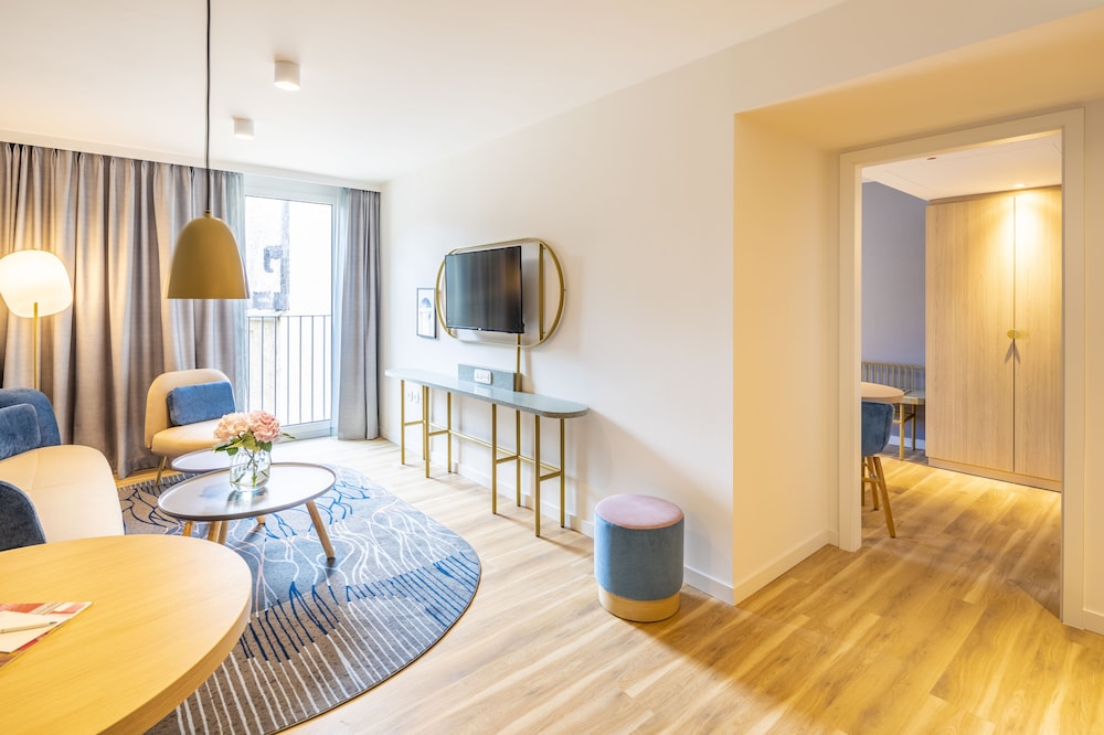 Cedar Rapids Vacations - Iowa House Hotel - Property Image 2